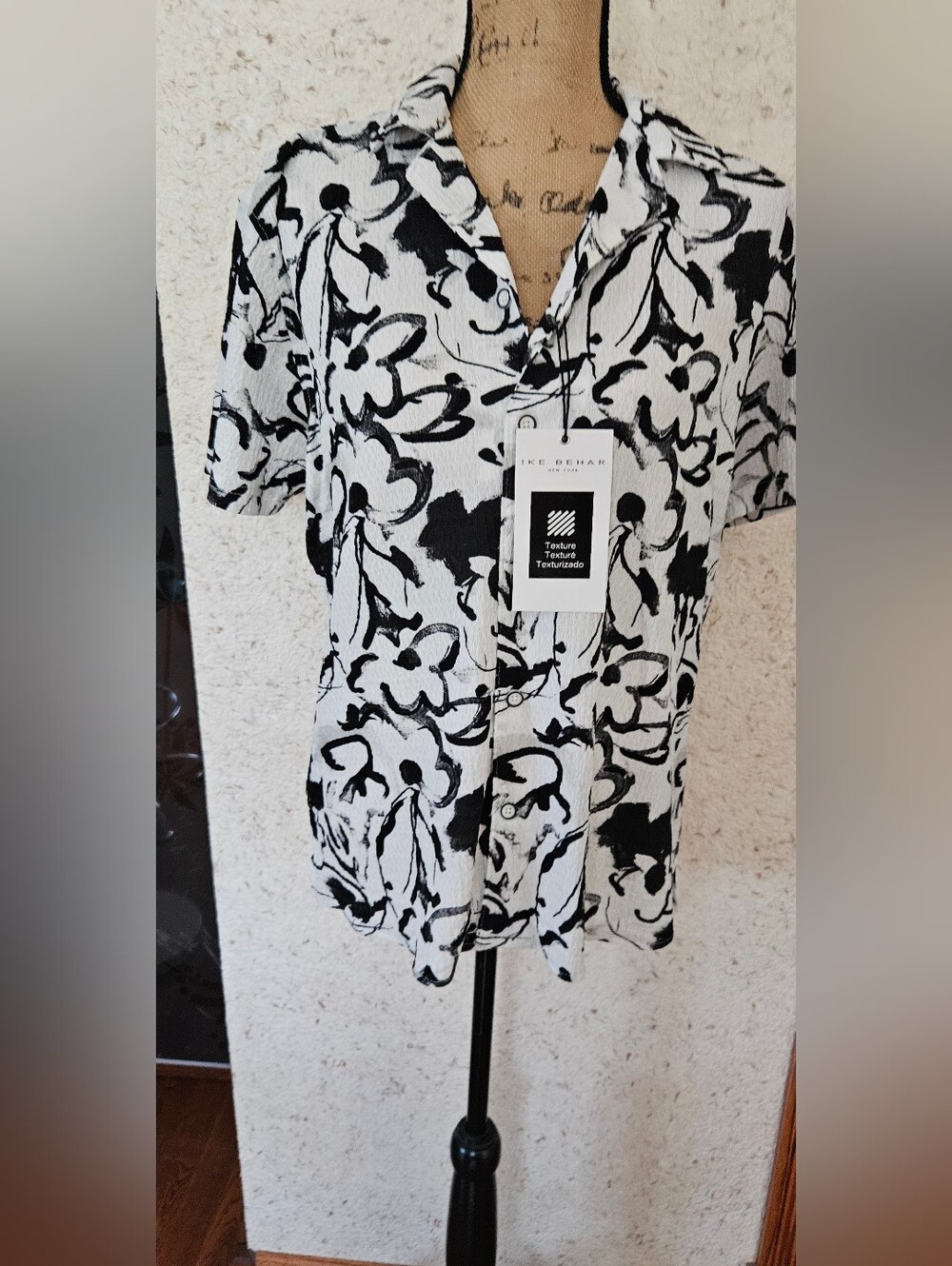 Ike Behar Black and White Floral Short-Sleeve Button-Down Shirt